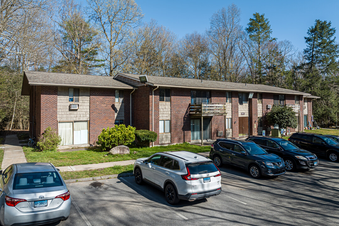 Turkey Hill Apartments in East Granby, CT - Building Photo