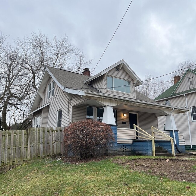 property at 2328 Tuscarawas St E