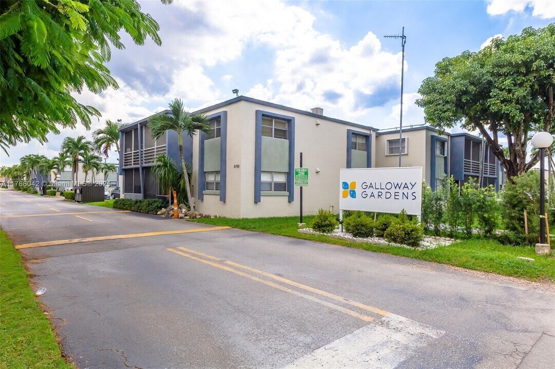 8794 SW 12th St in Miami, FL - Building Photo