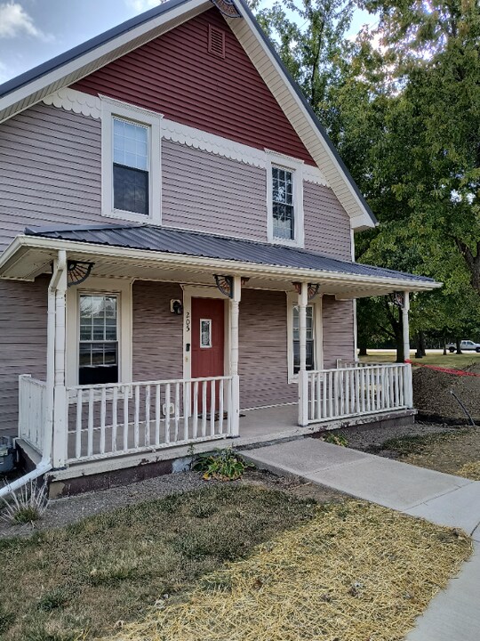 205 W Mechanic St in Archbold, OH - Building Photo