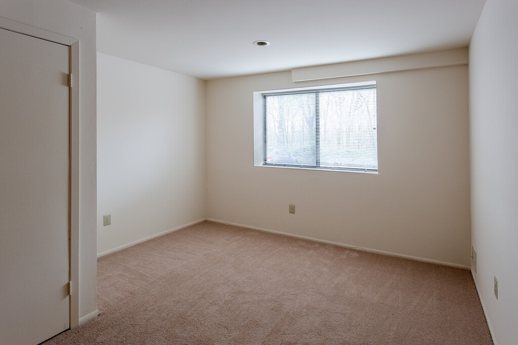 Rustic Ridge Apartments in Rockaway, NJ | ApartmentHomeLiving.com