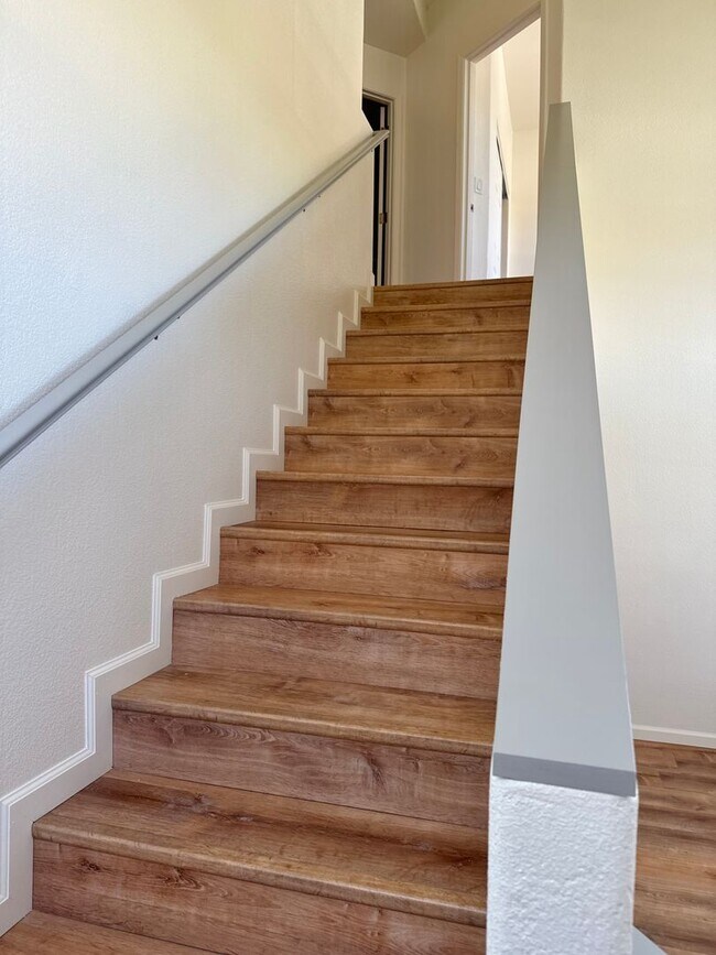 520 Las Palmas Dr in Hollister, CA - Building Photo - Building Photo