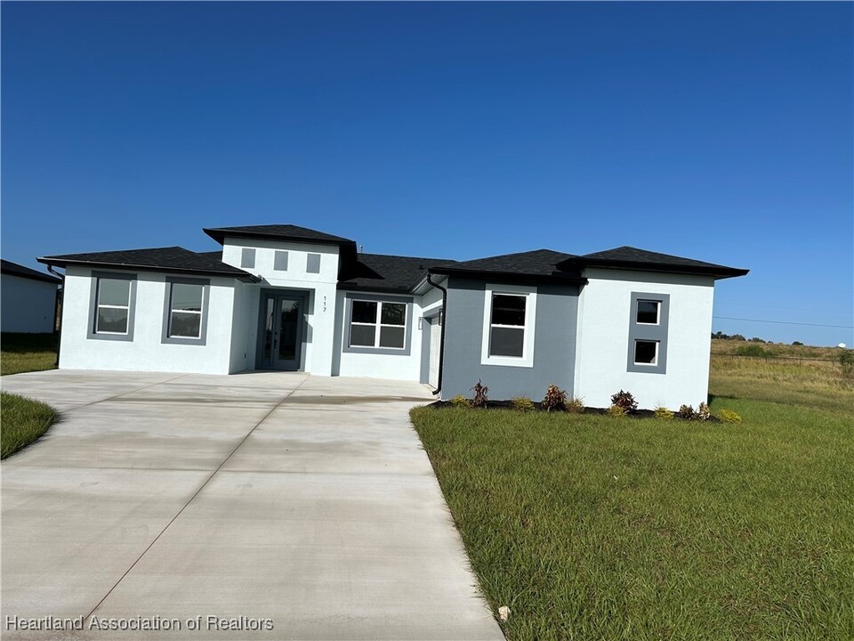 117 Magnolia Mnr Ln in Lake Placid, FL - Building Photo