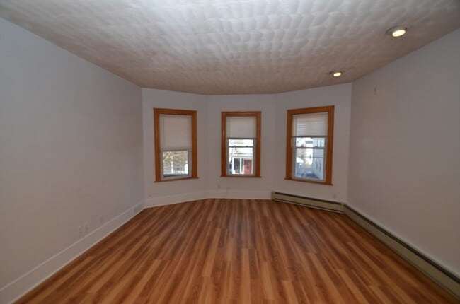 34 Jackson Ave, Unit 2 in Everett, MA - Building Photo - Building Photo