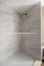 22 Florence St in Worcester, MA - Foto de edificio - Building Photo