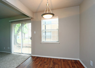 Toscana Apartments in Bedford, TX - Building Photo - Interior Photo