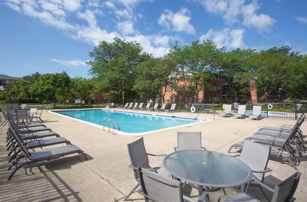 Lakehaven Apartments Carol Stream, IL Apartments