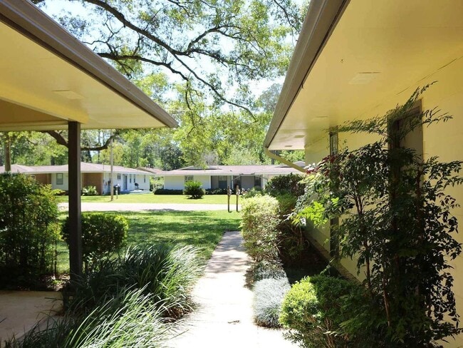 254 S Villas Ct in Tallahassee, FL - Building Photo - Building Photo