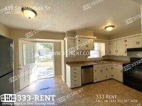 419 SW Madison St in Lee's Summit, MO - Building Photo - Building Photo