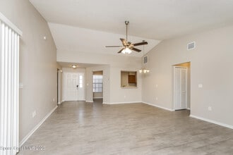 865 Pine Wood Ave in Rockledge, FL - Foto de edificio - Building Photo