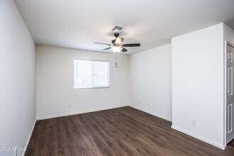 2525 W State Ave in Phoenix, AZ - Foto de edificio - Building Photo