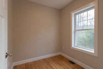 Half Peak Place in Rochester, NH - Building Photo - Interior Photo