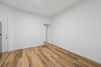 5628 W Girard Ave in Philadelphia, PA - Building Photo - Building Photo