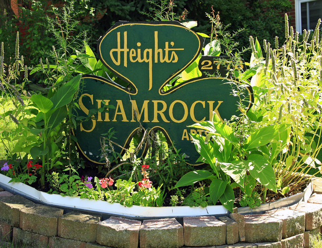 Heights Shamrock Apartments in Cleveland, OH - Foto de edificio - Building Photo