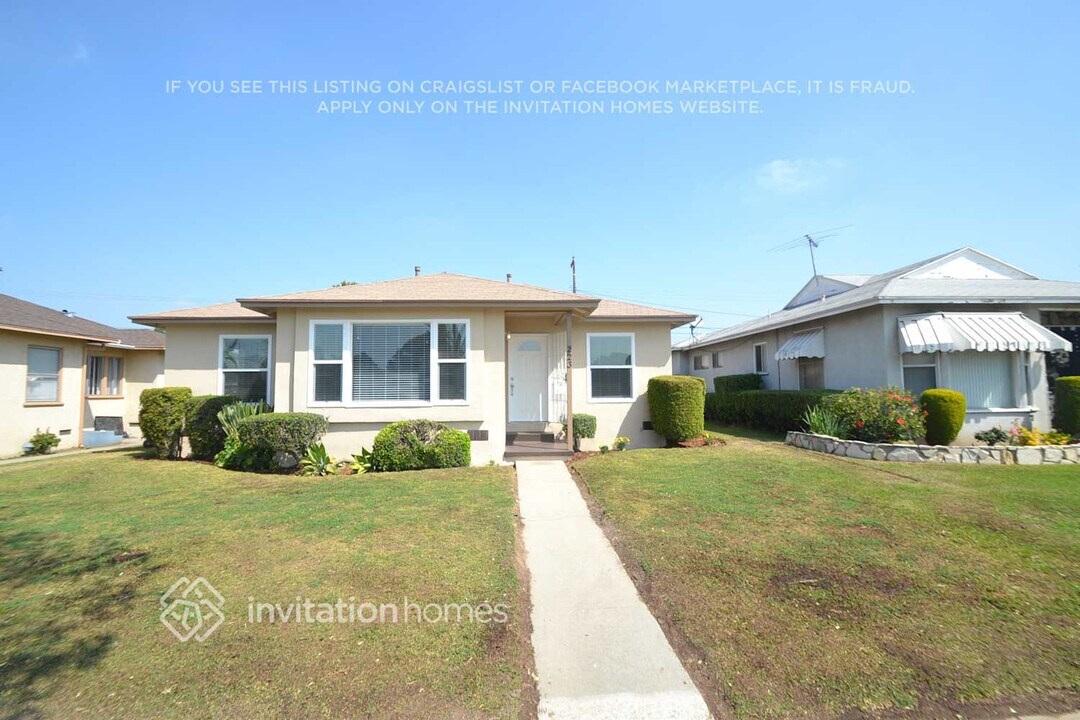 223 E 136th St in Los Angeles, CA - Building Photo