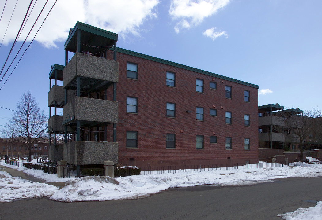 32-34 N Summer St in Holyoke, MA - Foto de edificio