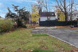 8 Franklin Pl in Great Neck, NY - Building Photo - Building Photo