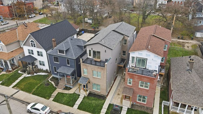 408 St Clair Ave in Columbus, OH - Building Photo - Building Photo