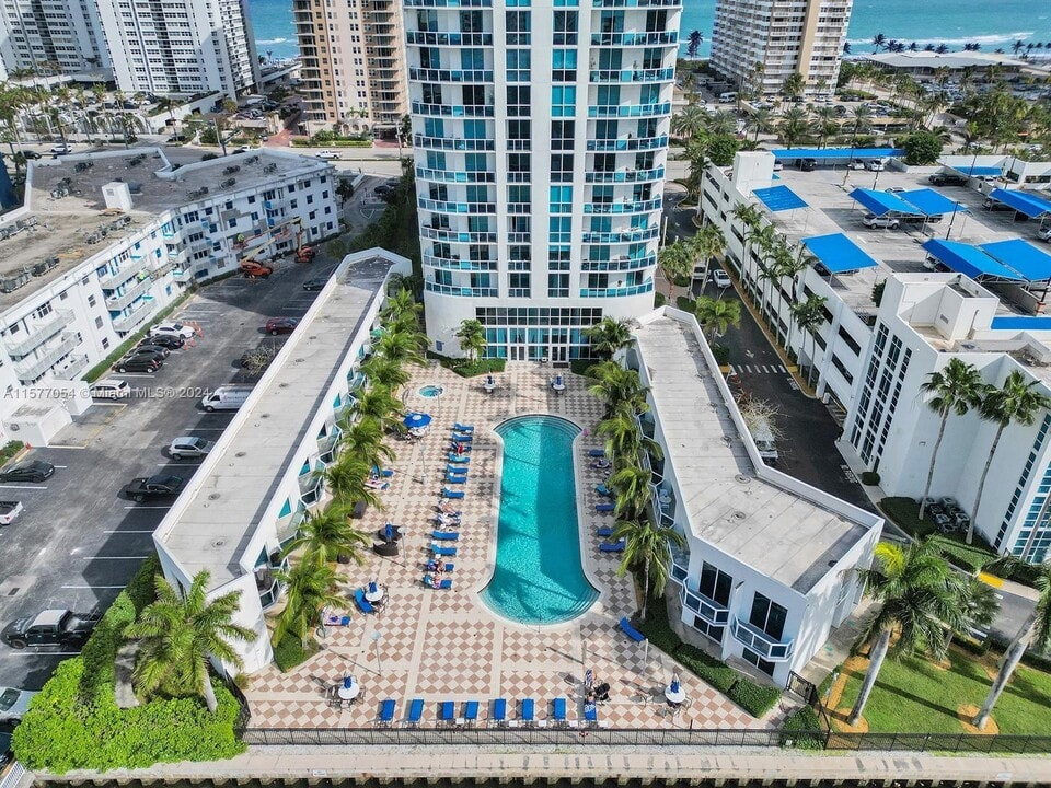 1945 S Ocean Dr, Unit 404 in Hallandale Beach, FL - Building Photo