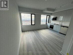 2920 Hwy 7 in Vaughan, ON - Building Photo - Building Photo