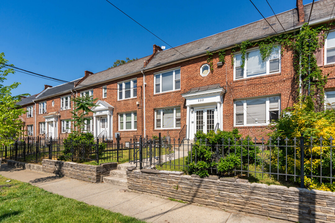 250 35th St NE in Washington, DC - Building Photo