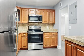 13720 SW 90th Ave in Miami, FL - Building Photo - Building Photo