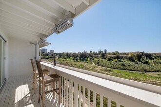 745 Domingo Dr in Newport Beach, CA - Building Photo - Building Photo