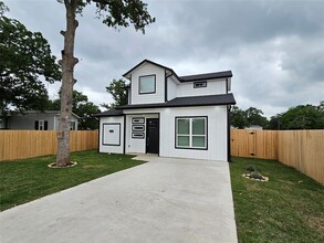 173 Chickasaw in Smithville, TX - Building Photo - Building Photo