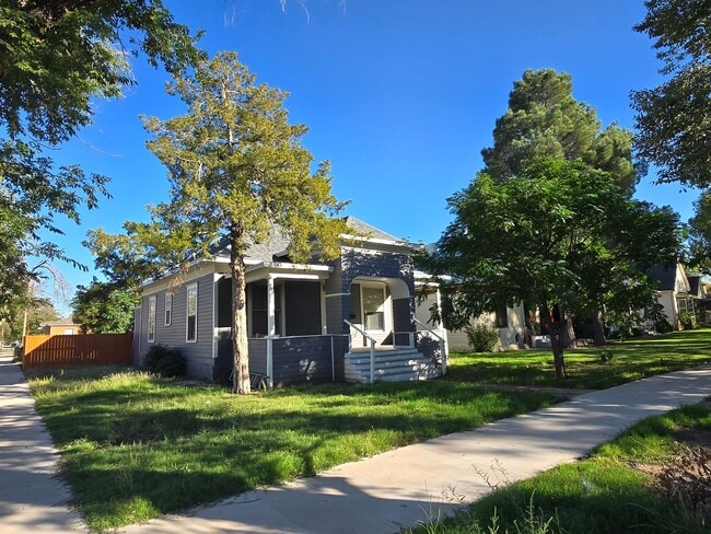 property at 713 N Pennsylvania Ave