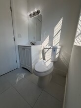 1044 Michigan Ave in Miami Beach, FL - Building Photo - Building Photo