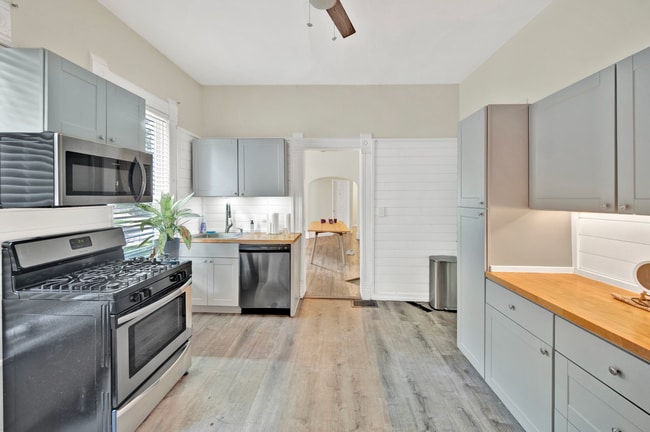 2137 Maple Ave in Evanston, IL - Building Photo - Building Photo