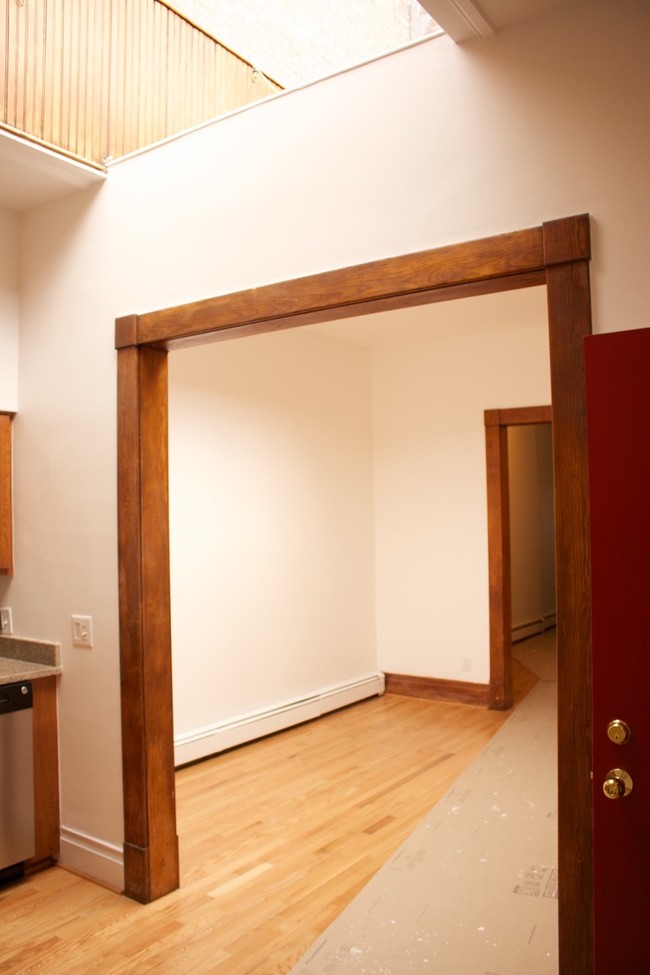 210 S Main St, Unit One in Ann Arbor, MI - Foto de edificio - Building Photo