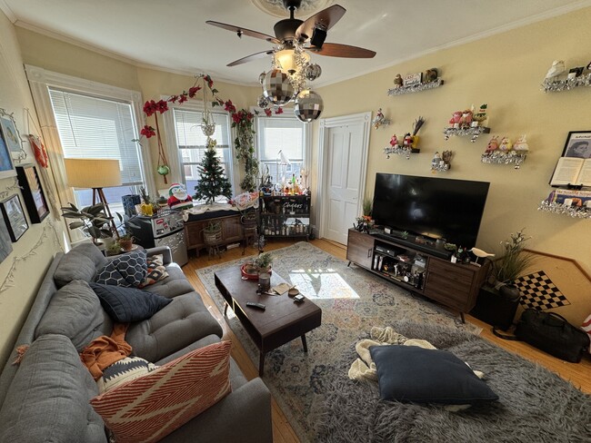 176 Elm St, Unit 2 in North Cambridge, MA - Building Photo - Building Photo