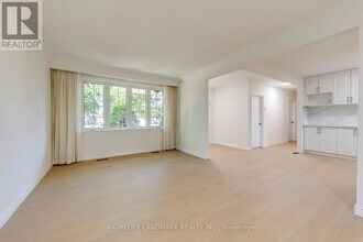 438 Sandmere Pl in Oakville, ON - Building Photo - Building Photo