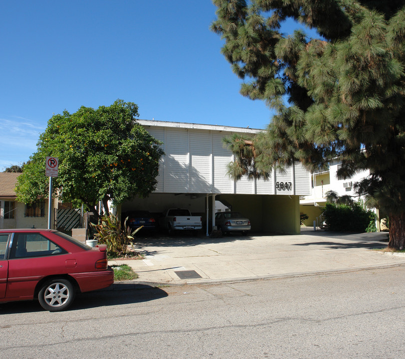 5647-5651 Cartwright Ave in North Hollywood, CA - Foto de edificio