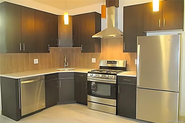 28-06 35th Ave in Queens, NY - Building Photo - Building Photo