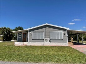 5611 Captain John Smith Loop in North Fort Myers, FL - Building Photo