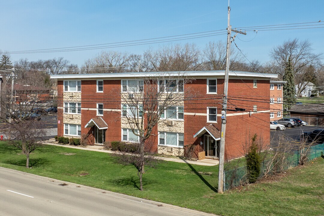 8424 W 87th St in Hickory Hills, IL - Foto de edificio