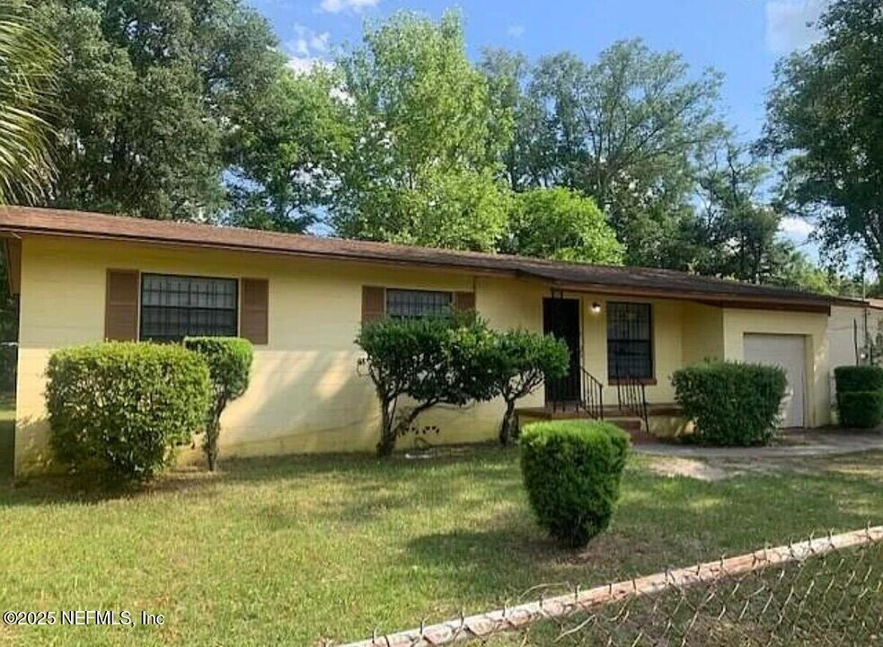 3962 Winton Dr in Jacksonville, FL - Building Photo