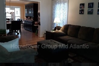 5399 Sequoia Farms Dr in Centreville, VA - Foto de edificio - Building Photo