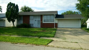5402 W 32nd St in Indianapolis, IN - Building Photo
