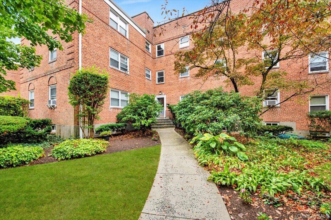 320 S Broadway in Tarrytown, NY - Building Photo