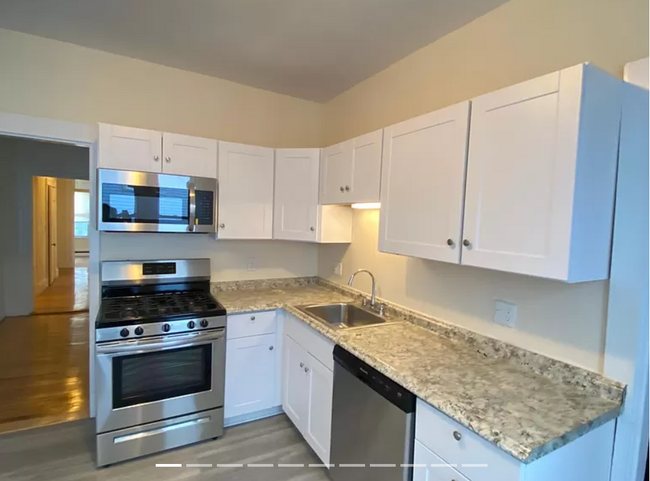 1423 Cambridge St, Unit 2 in Cambridge, MA - Foto de edificio - Building Photo