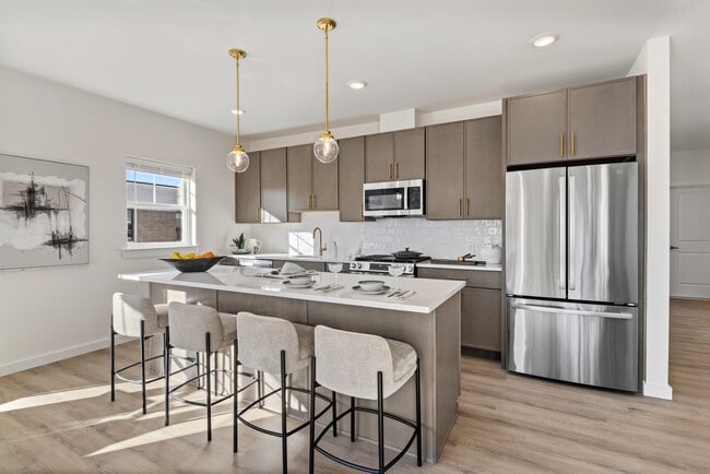 Greenwich House in West Caldwell, NJ - Building Photo - Building Photo