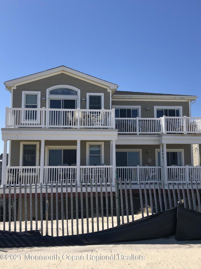 239 Beach Front in Manasquan, NJ - Foto de edificio - Building Photo