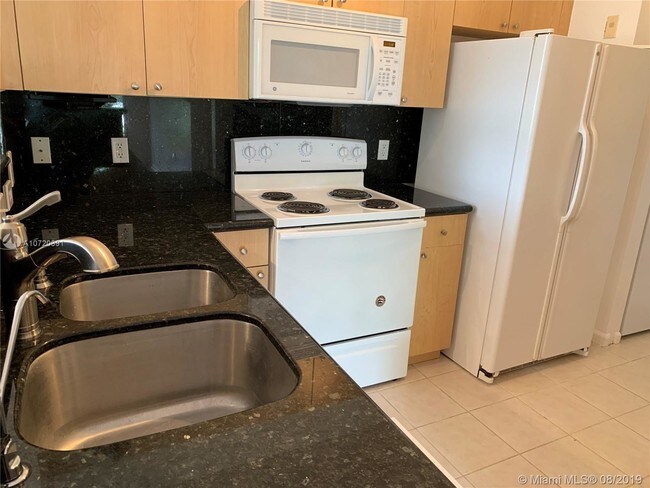 8070 N Nob Hill Rd-Unit -101 in Tamarac, FL - Building Photo - Building Photo