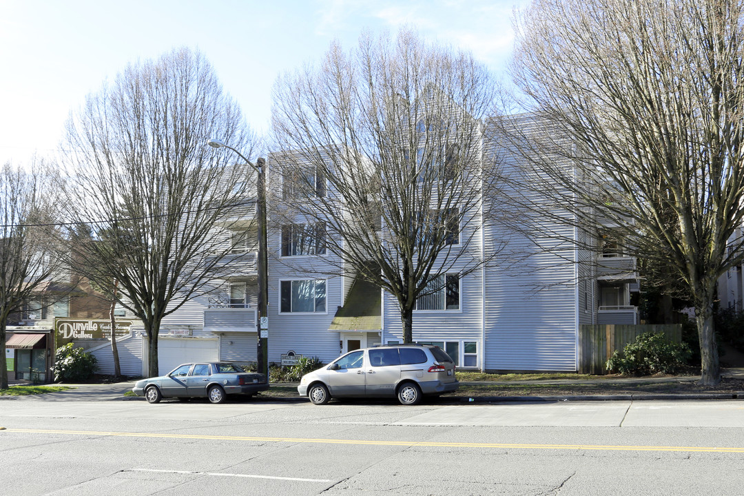 Barton Court in Seattle, WA - Foto de edificio