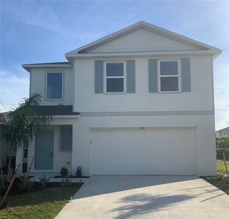 7174 Sugar Pine Way in Ft. Myers, FL - Foto de edificio