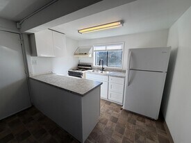 3282 Bursell Rd in Central Point, OR - Building Photo