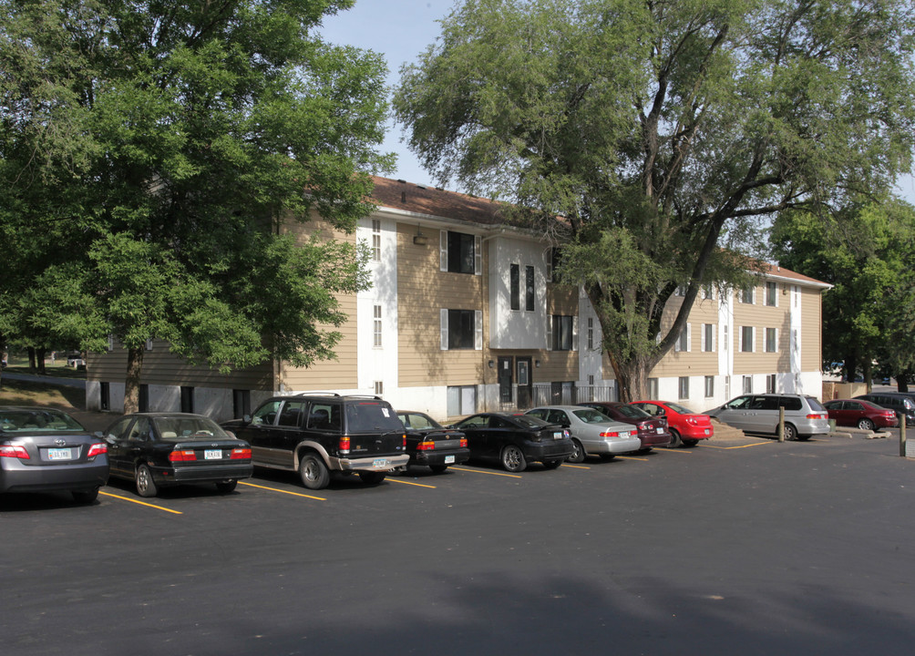 The Birch (Douglas Terrace) in Des Moines, IA - Foto de edificio